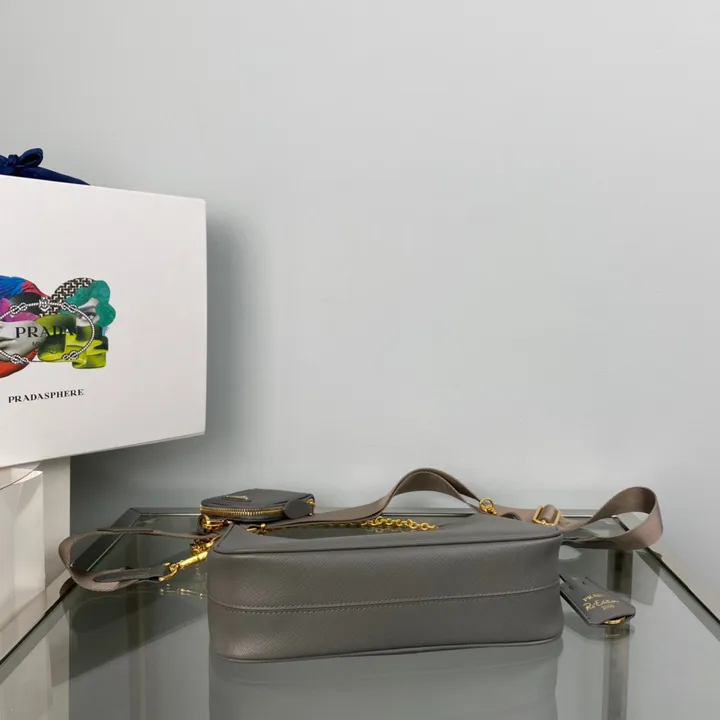 スーパーコピー バレンシアガ キーホルダー