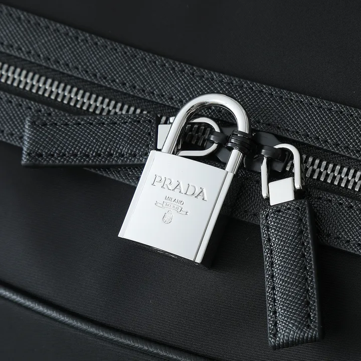 スーパーコピー バレンシアガ キーホルダー