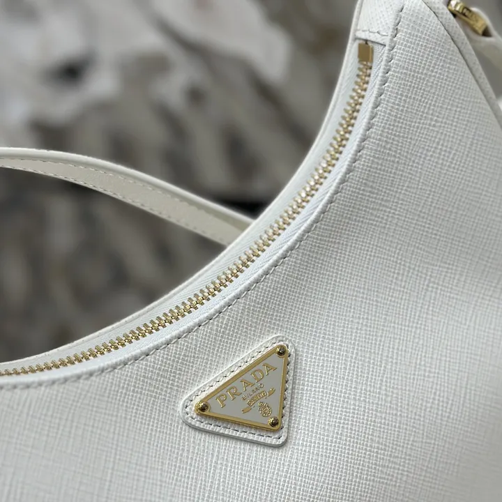 スーパーコピー プラダ キーホルダー