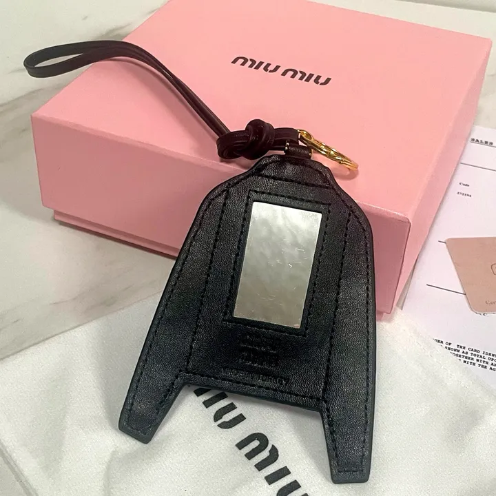 スーパーコピー ミュウミュウ キーホルダー