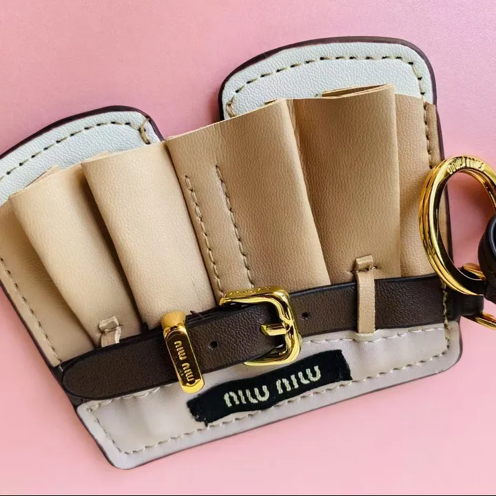 スーパーコピー ミュウミュウ キーホルダー