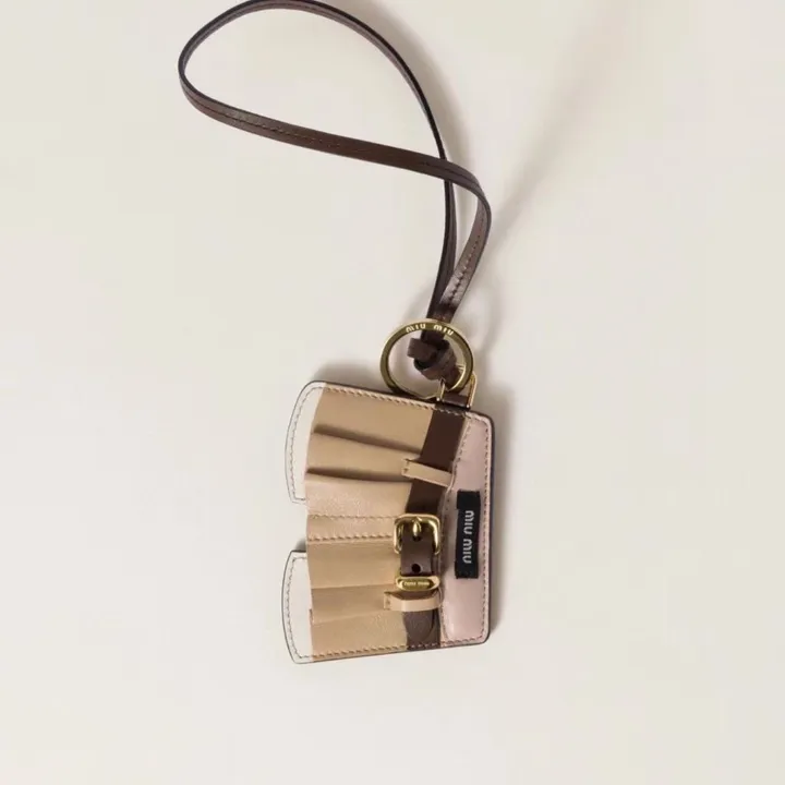 スーパーコピー ミュウミュウ キーホルダー