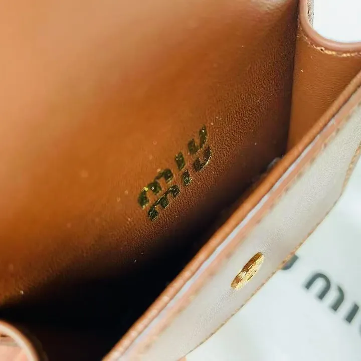 スーパーコピー ミュウミュウ キーホルダー