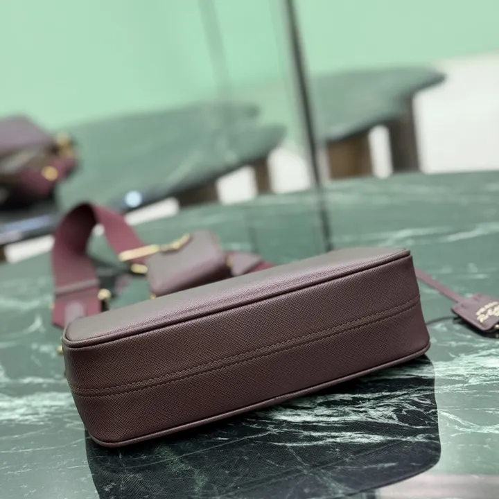 スーパーコピー プラダ キーホルダー