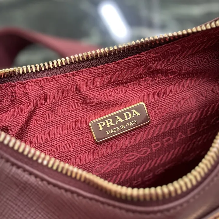 スーパーコピー プラダ キーホルダー