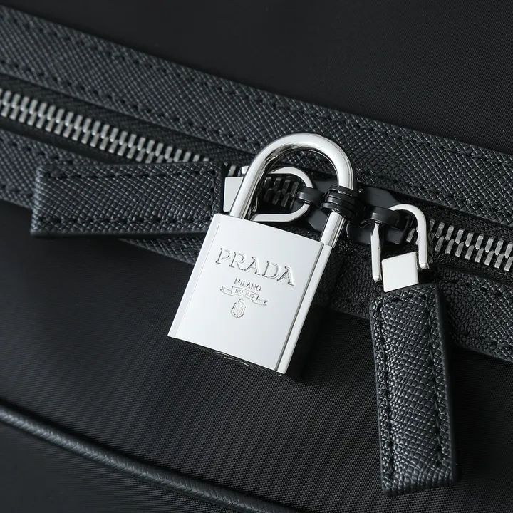 スーパーコピー バレンシアガ キーホルダー