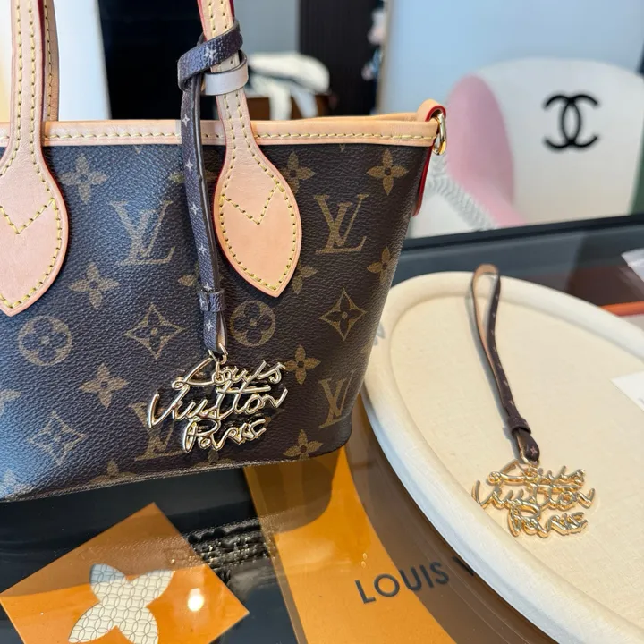 スーパーコピー ルイヴィトン キーホルダー