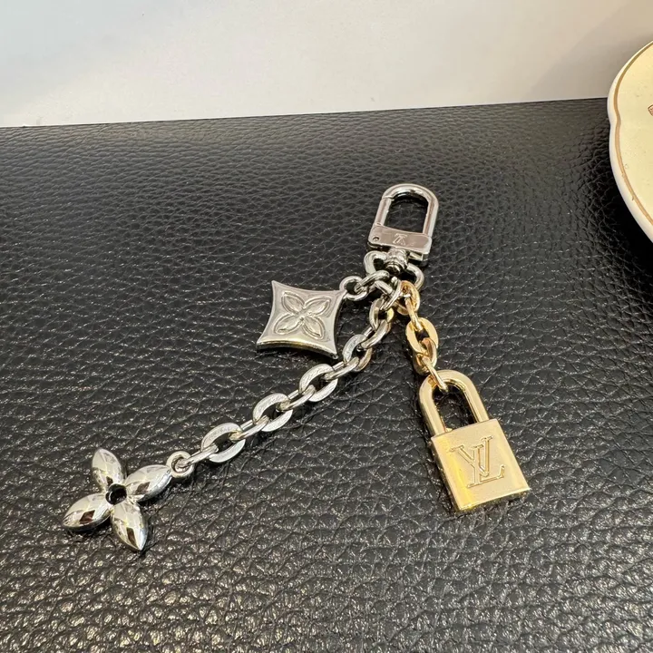 スーパーコピー ルイヴィトン キーホルダー
