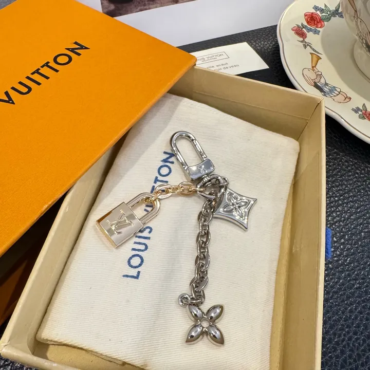 スーパーコピー ルイヴィトン キーホルダー