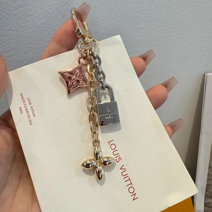 スーパーコピー ルイヴィトン キーホルダー