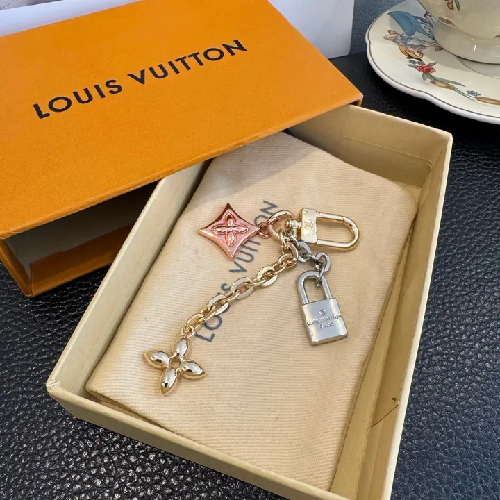 スーパーコピー ルイヴィトン キーホルダー