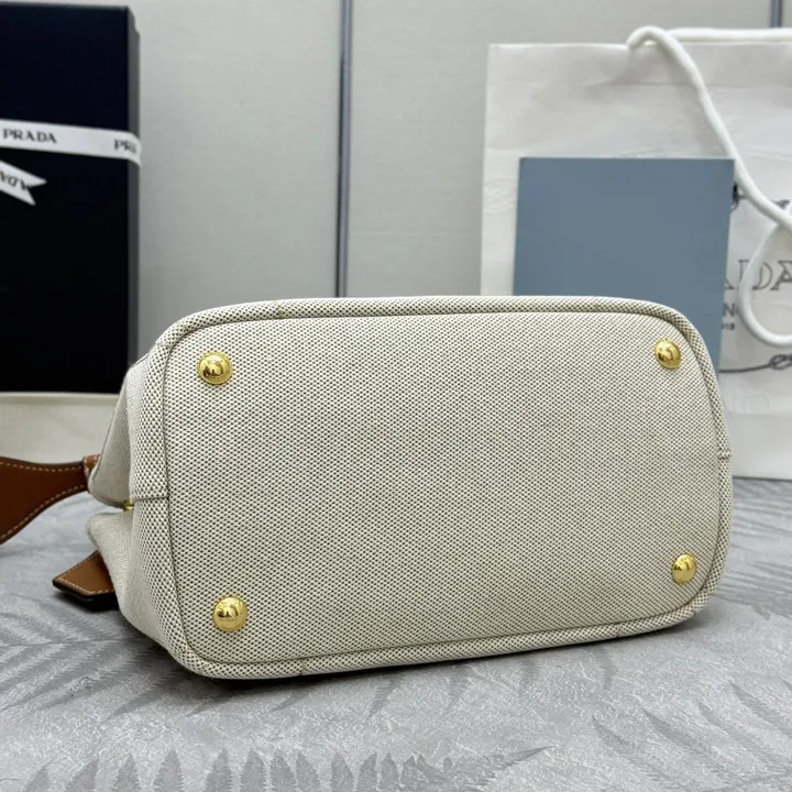 スーパーコピー バレンシアガ キーホルダー