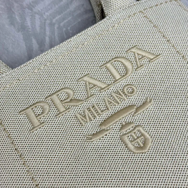 スーパーコピー バレンシアガ キーホルダー