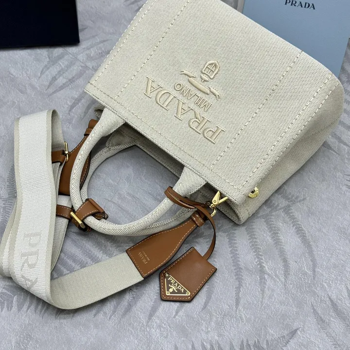 スーパーコピー バレンシアガ キーホルダー