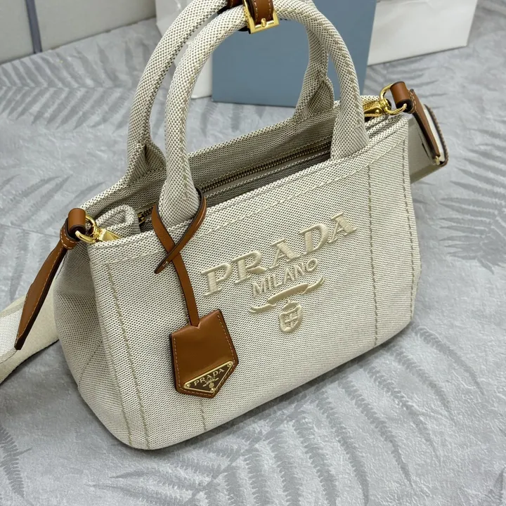 スーパーコピー バレンシアガ キーホルダー