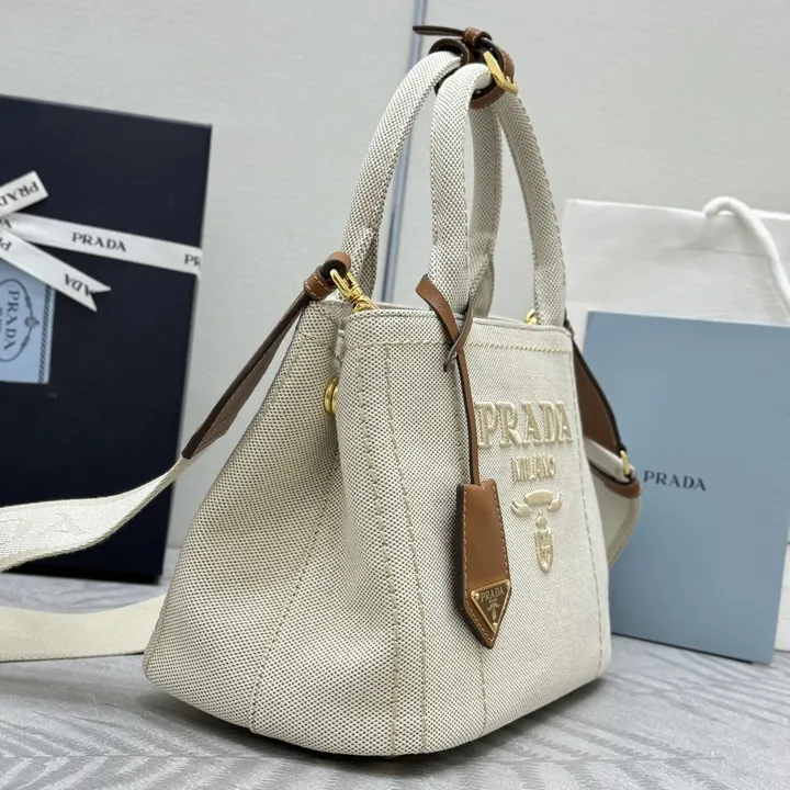 スーパーコピー バレンシアガ キーホルダー