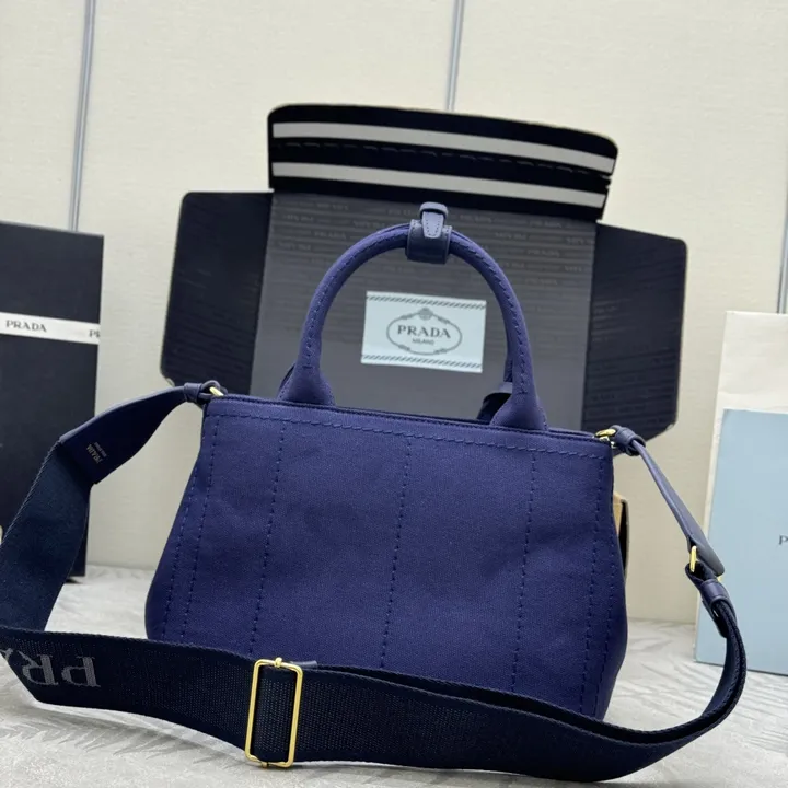 スーパーコピー バレンシアガ キーホルダー