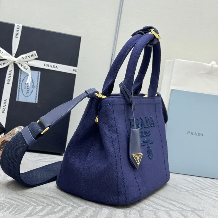 スーパーコピー バレンシアガ キーホルダー