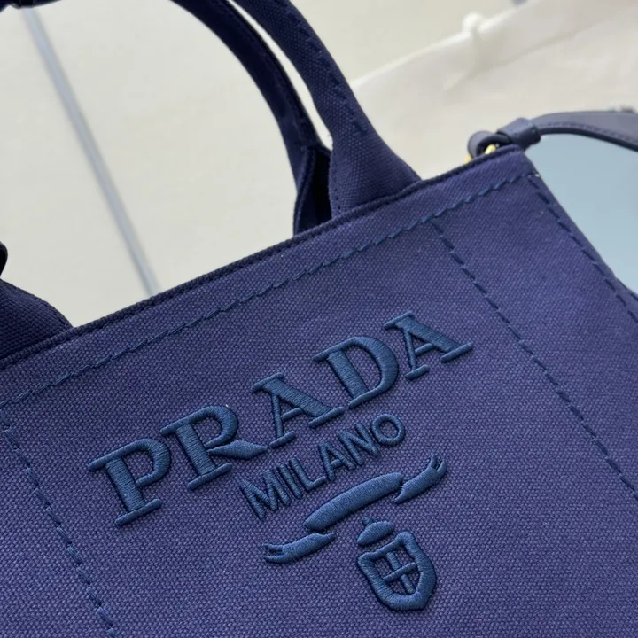 スーパーコピー バレンシアガ キーホルダー