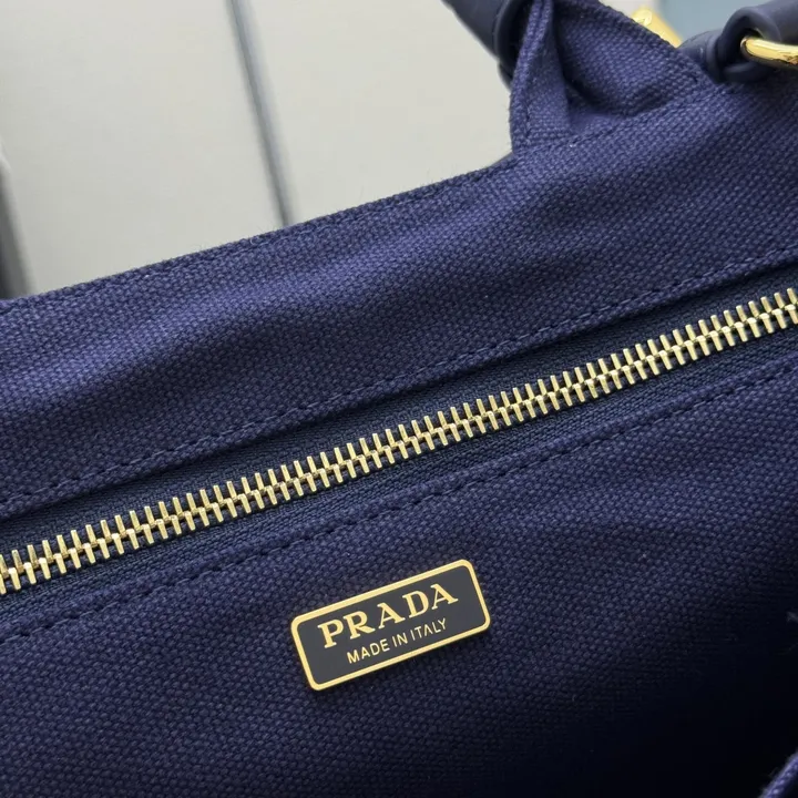 スーパーコピー バレンシアガ キーホルダー