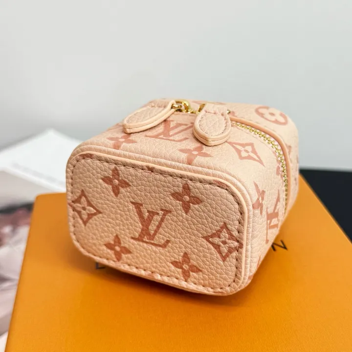 スーパーコピー ルイヴィトン キーホルダー