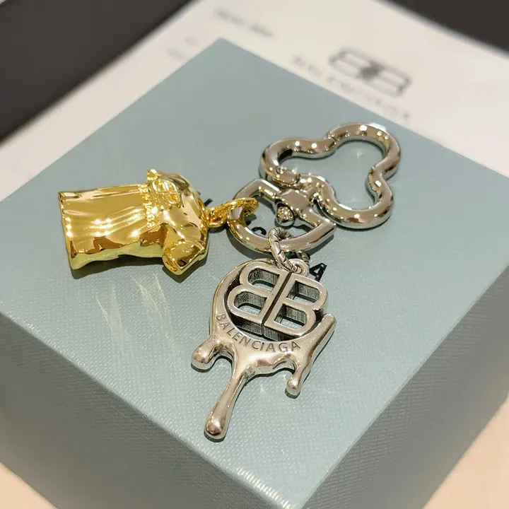 スーパーコピー バレンシアガ キーホルダー