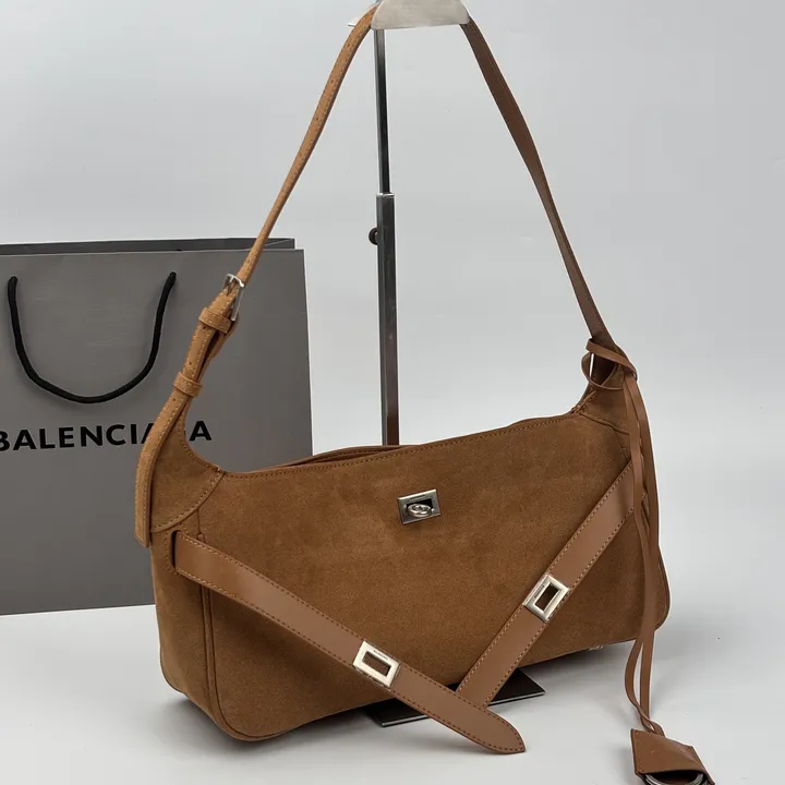 スーパーコピー バレンシアガ キーホルダー