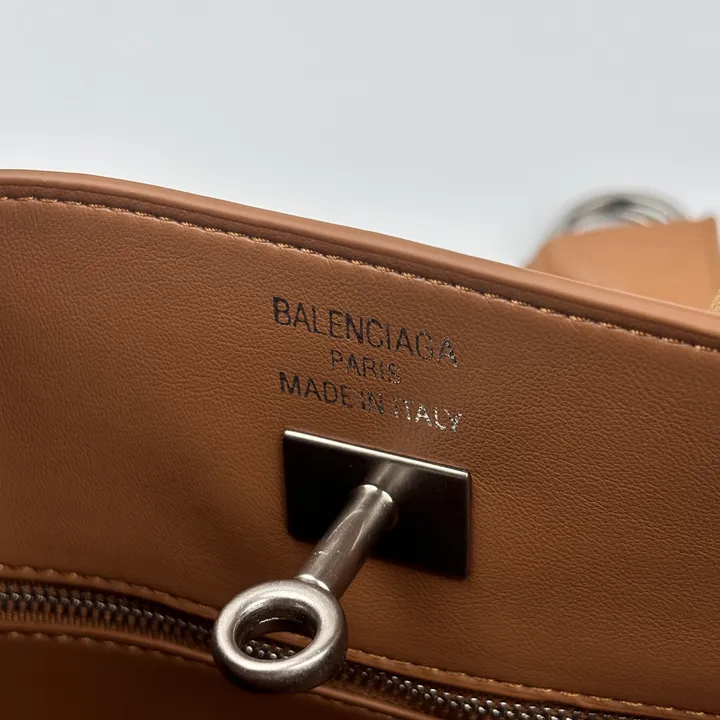 スーパーコピー バレンシアガ キーホルダー