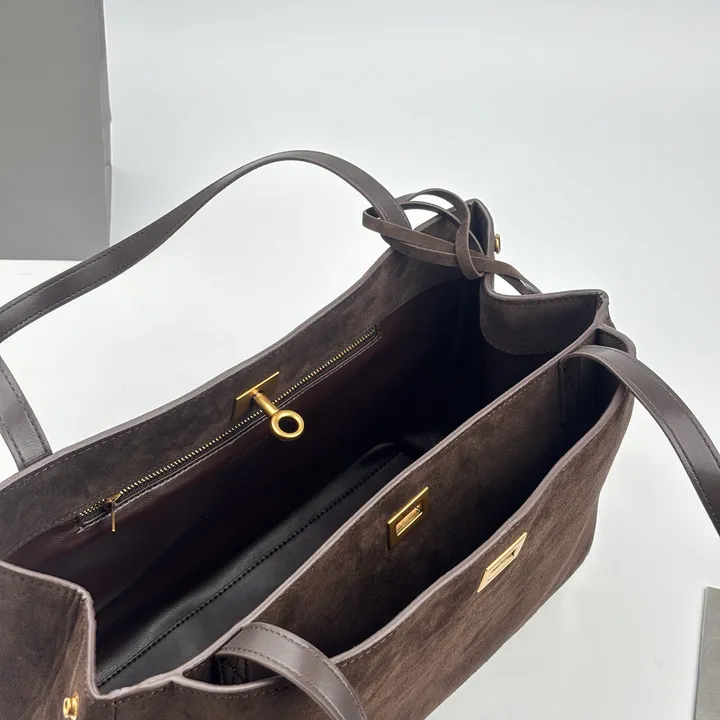 スーパーコピー バレンシアガ キーホルダー