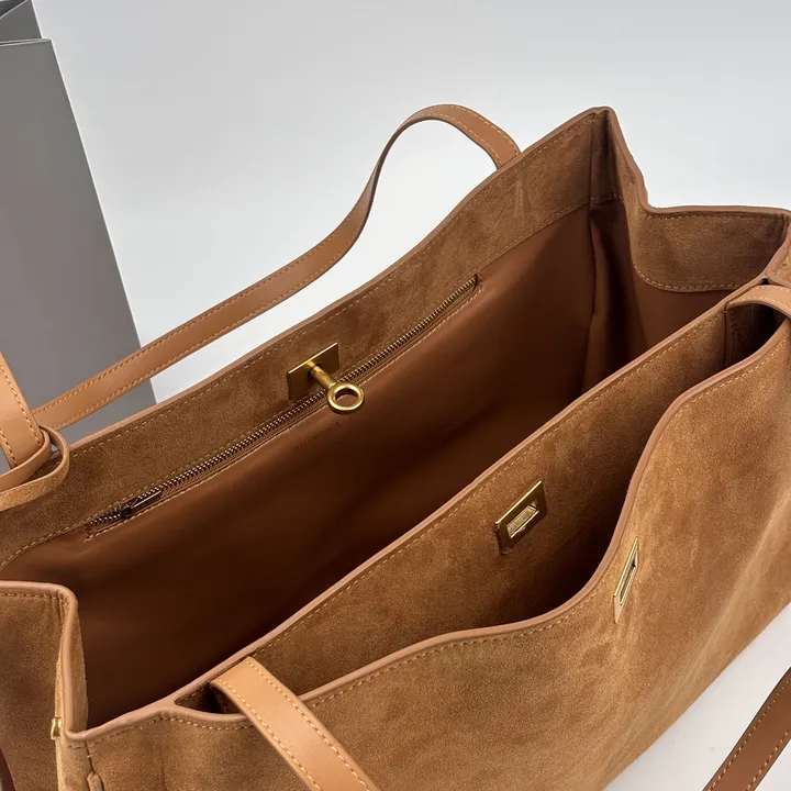 スーパーコピー バレンシアガ キーホルダー