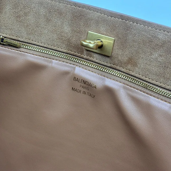 スーパーコピー バレンシアガ キーホルダー