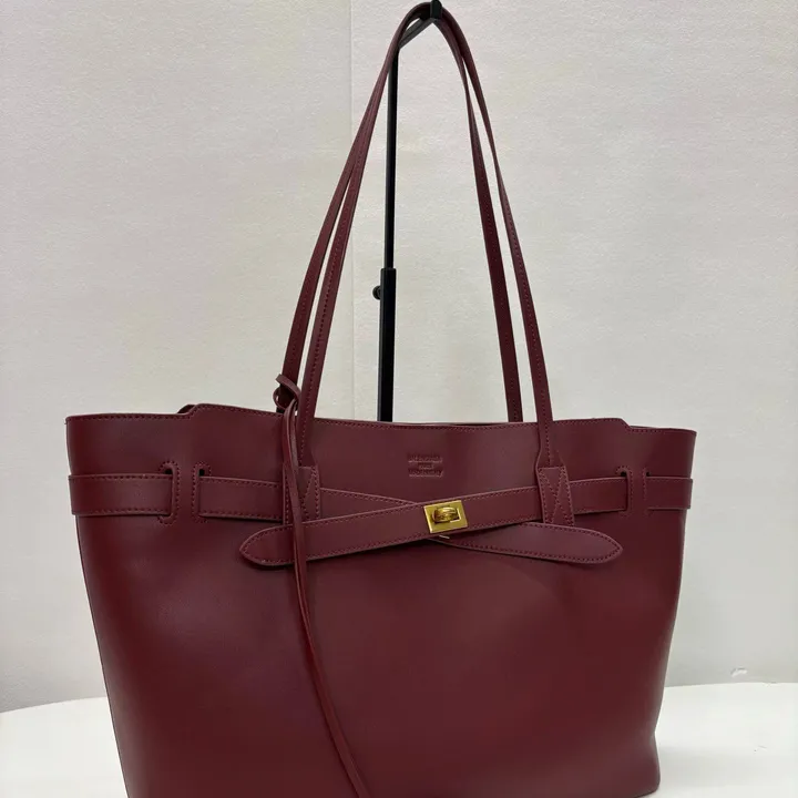 スーパーコピー バレンシアガ キーホルダー