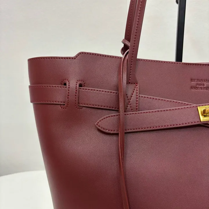 スーパーコピー バレンシアガ キーホルダー