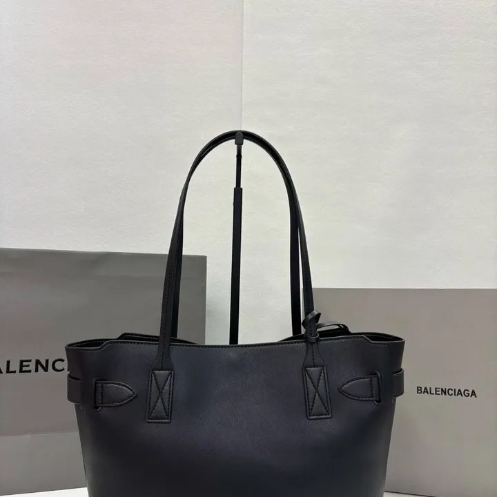 スーパーコピー バレンシアガ キーホルダー