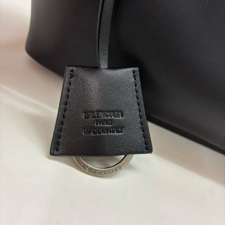 スーパーコピー バレンシアガ キーホルダー