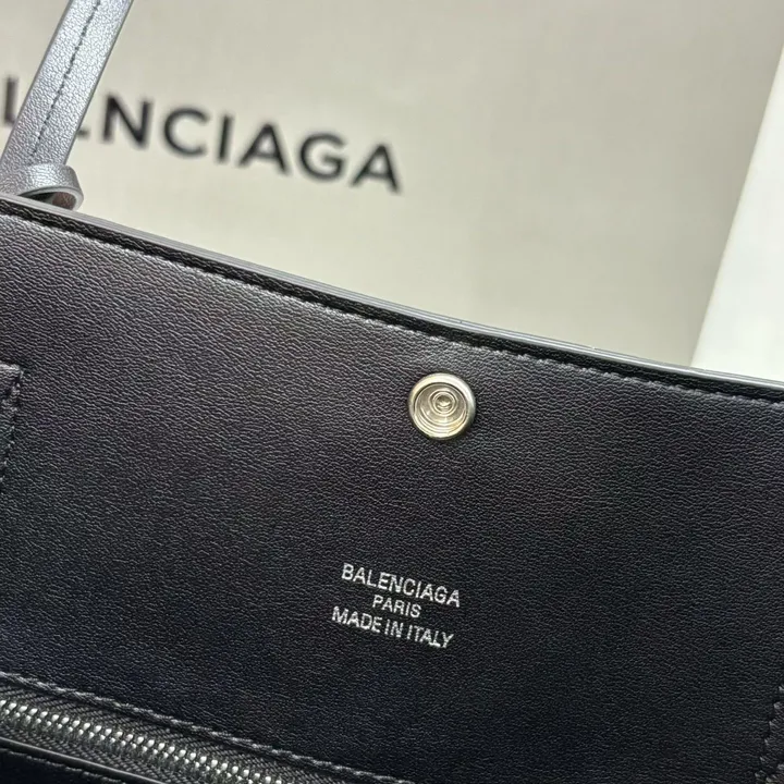 スーパーコピー バレンシアガ キーホルダー