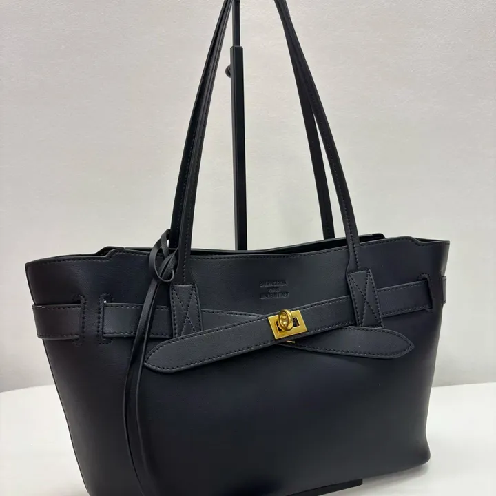 スーパーコピー バレンシアガ キーホルダー