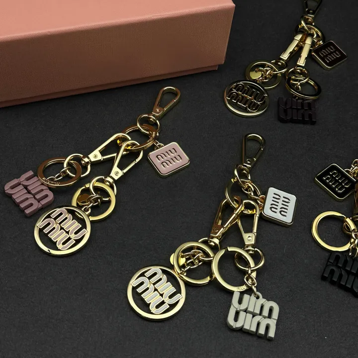 スーパーコピー ミュウミュウ キーホルダー