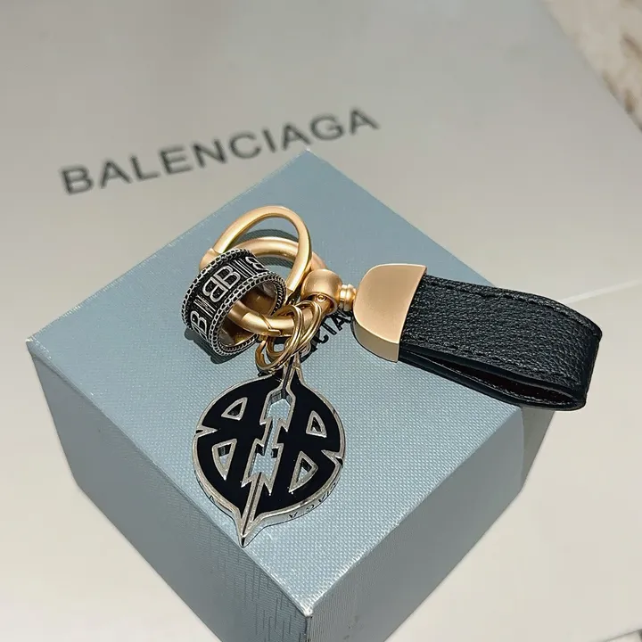 スーパーコピー バレンシアガ キーホルダー