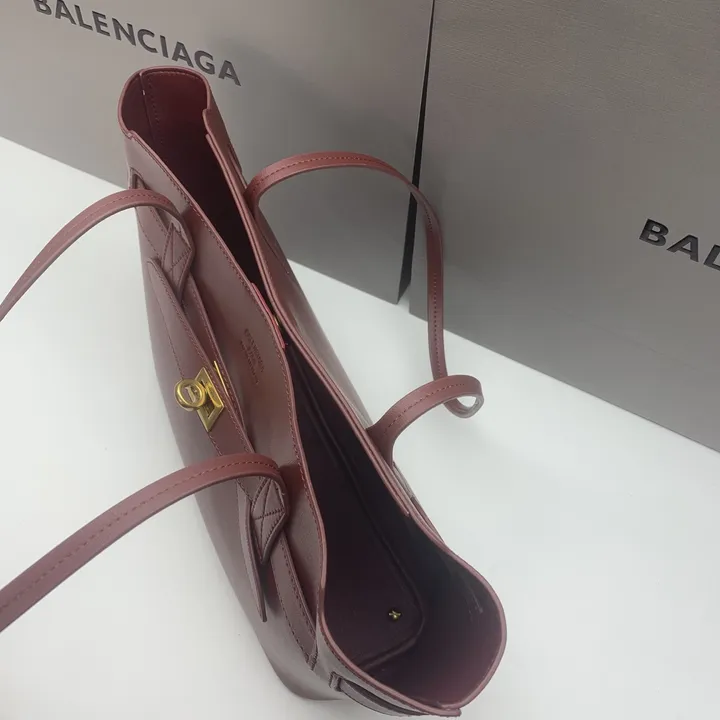 スーパーコピー バレンシアガ キーホルダー