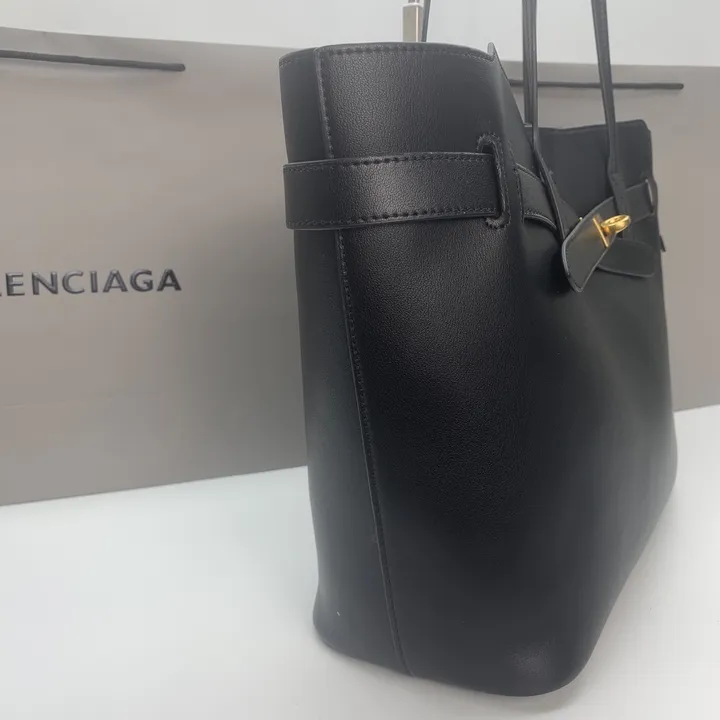 スーパーコピー バレンシアガ キーホルダー