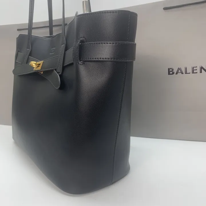 スーパーコピー バレンシアガ キーホルダー