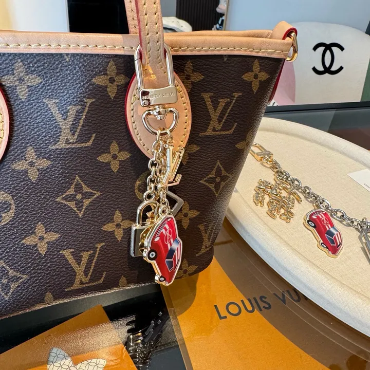 スーパーコピー ルイヴィトン キーホルダー