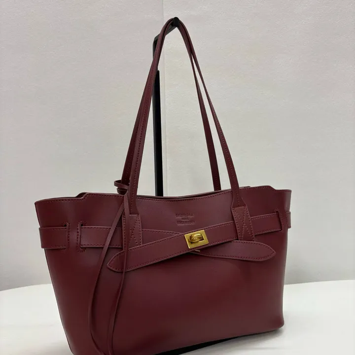 スーパーコピー バレンシアガ キーホルダー