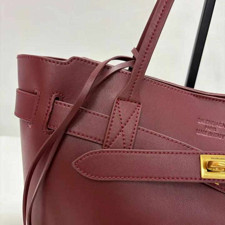 スーパーコピー バレンシアガ キーホルダー