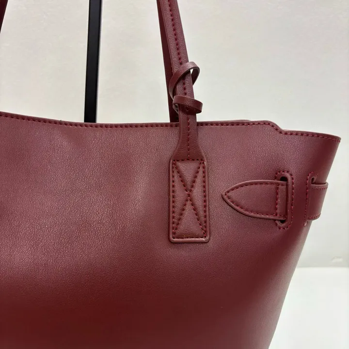 スーパーコピー バレンシアガ キーホルダー