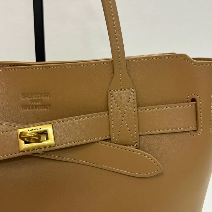 スーパーコピー バレンシアガ キーホルダー