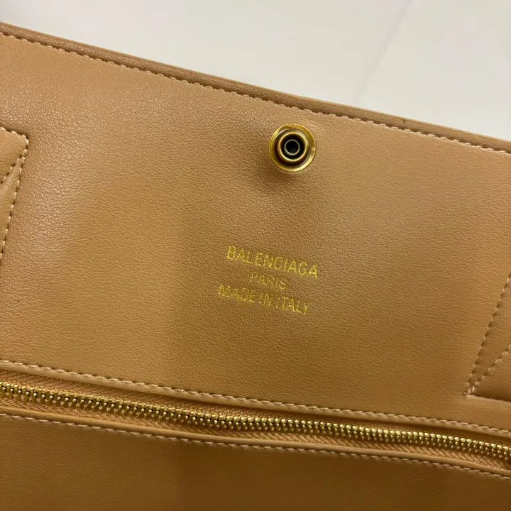 スーパーコピー バレンシアガ キーホルダー