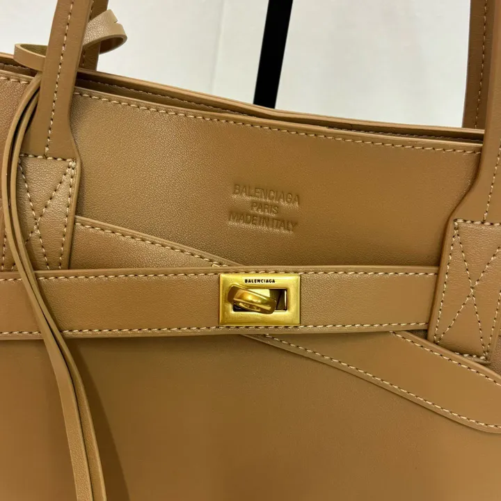 スーパーコピー バレンシアガ キーホルダー