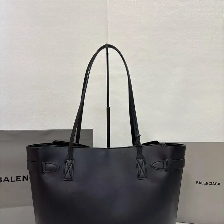 スーパーコピー バレンシアガ キーホルダー